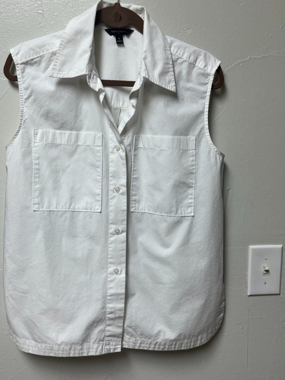 Banana Republic white button-down 100% cotton button-down shirt